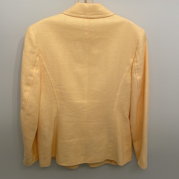 Yellow jacket - Picture 3 of 6